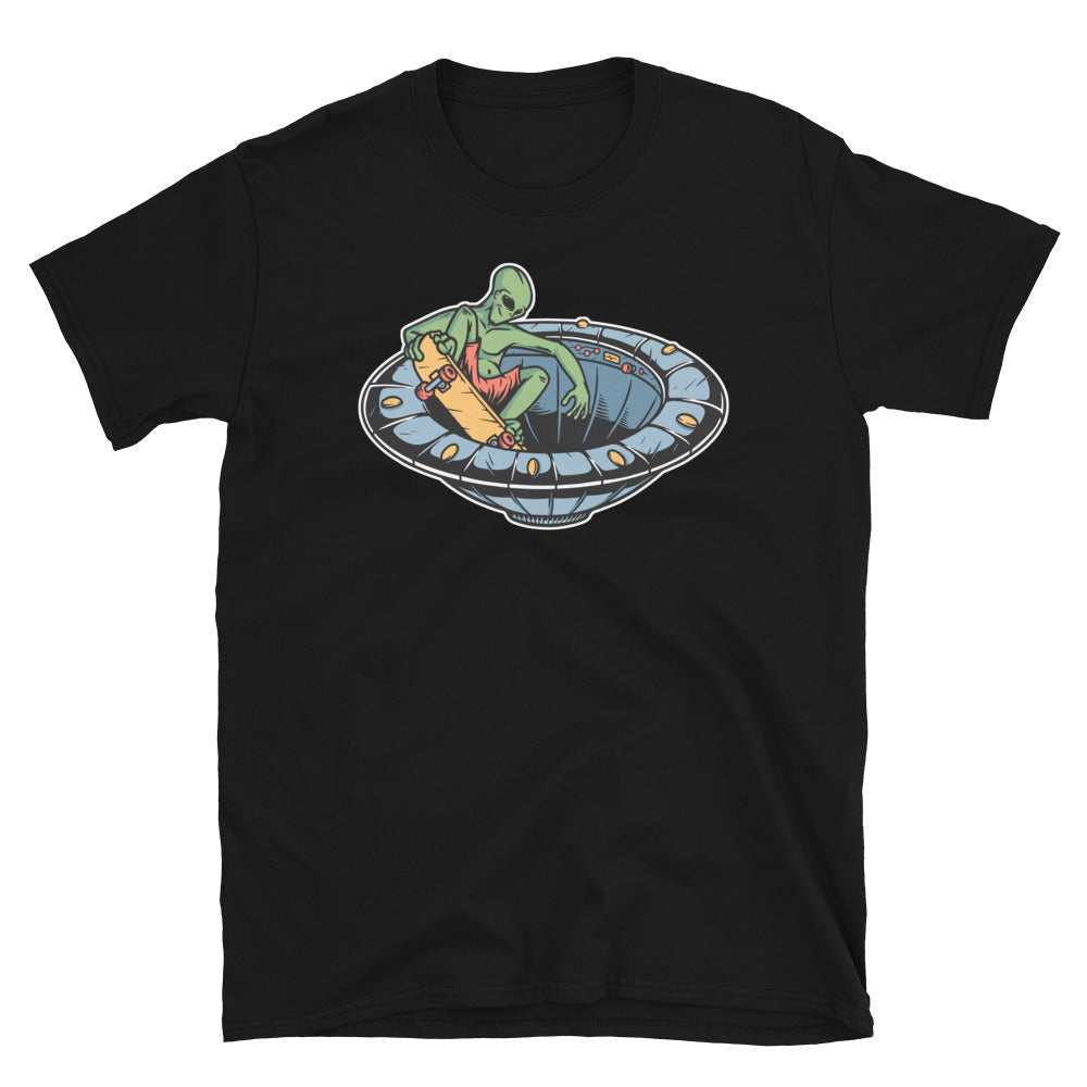 Alien Skateboarder in UFO - Fit Unisex Softstyle T-Shirt