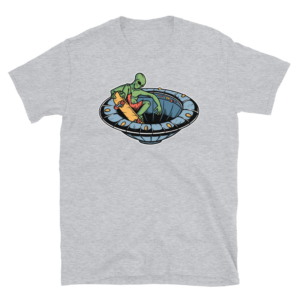 Alien Skateboarder in UFO - Fit Unisex Softstyle T-Shirt
