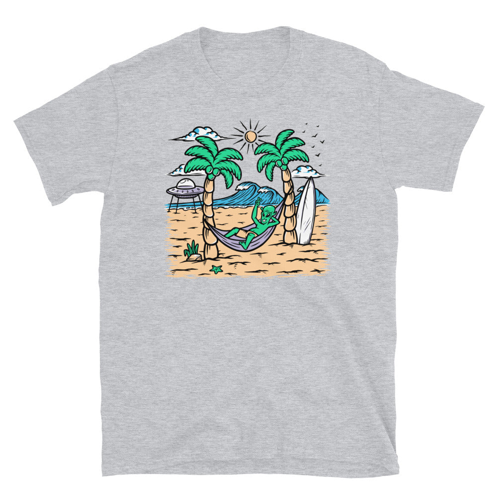 Alien Chilling on the Beach - Fit Unisex Softstyle T-Shirt
