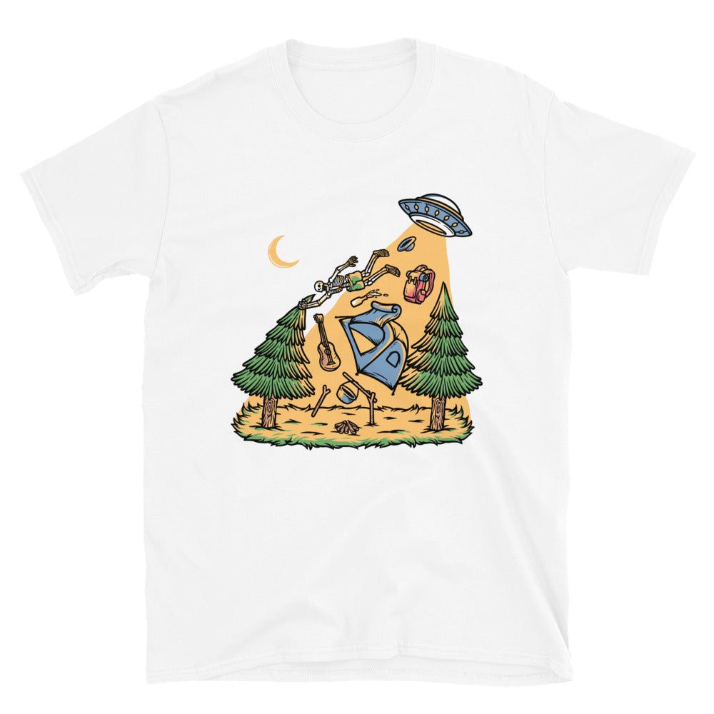 Totenkopf von UFO beim Camping Fit Unisex Softstyle T-Shirt