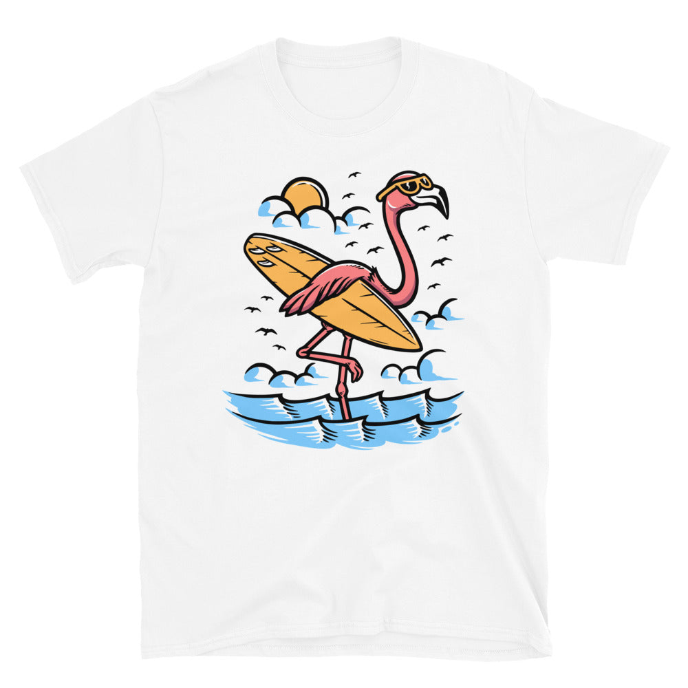 Flamenco surfista en la playa Fit Unisex Softstyle Camiseta