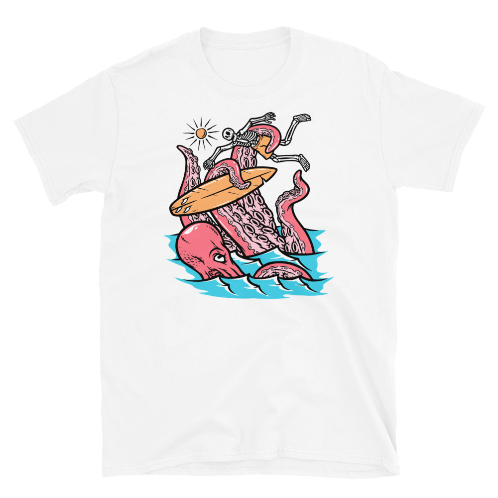 Oktopus greift Surfer an Fit Unisex Softstyle T-Shirt